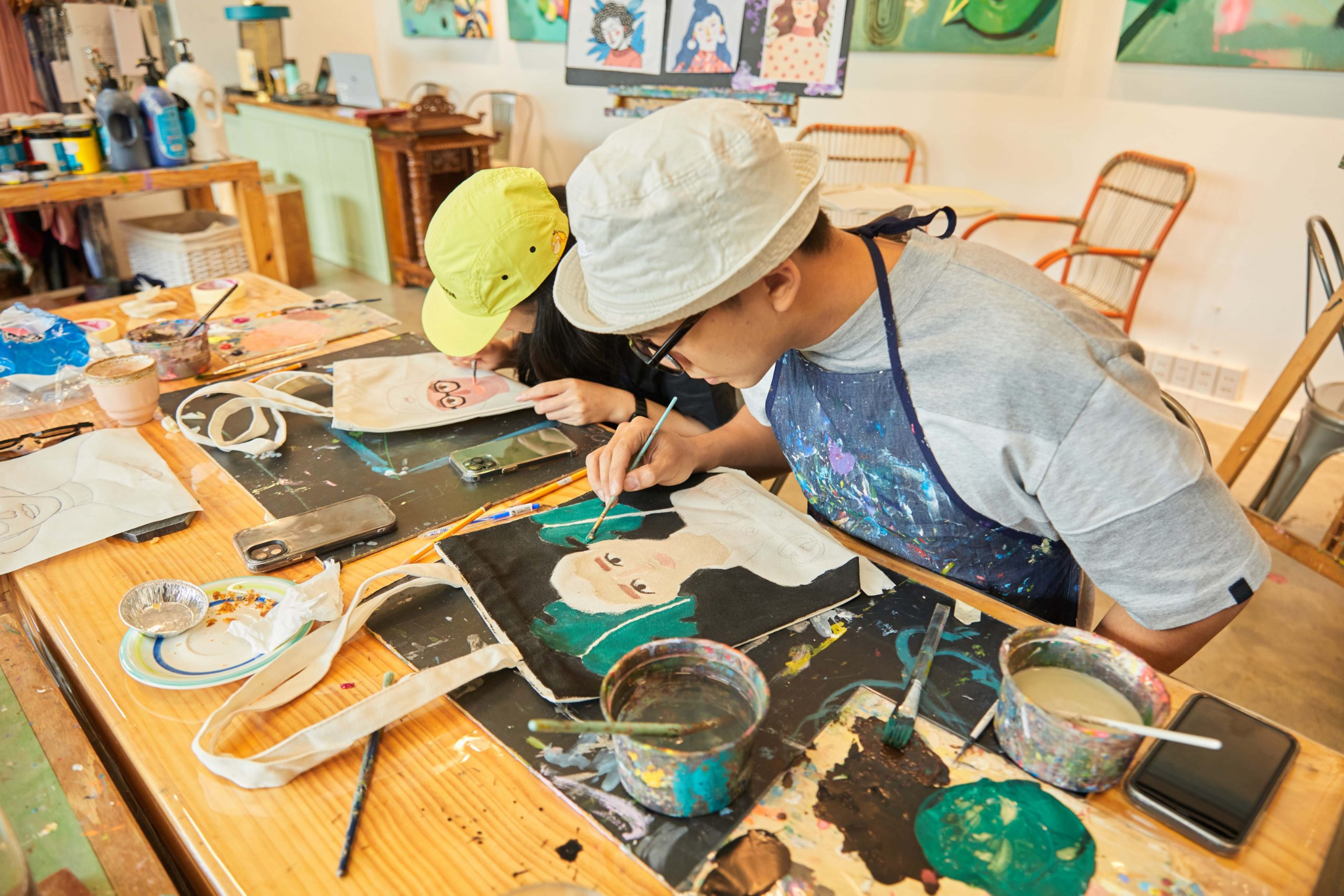 Thư giãn cùng những gam màu rực rỡ, tự tay hoàn thiện bức tranh riêng